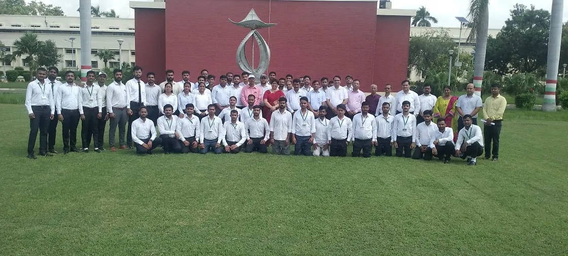 आकर्षक पैकेज पाकर खुशी से झूम उठे राष्ट्रीय शर्करा संस्थान, कानपुर के बच्चे 